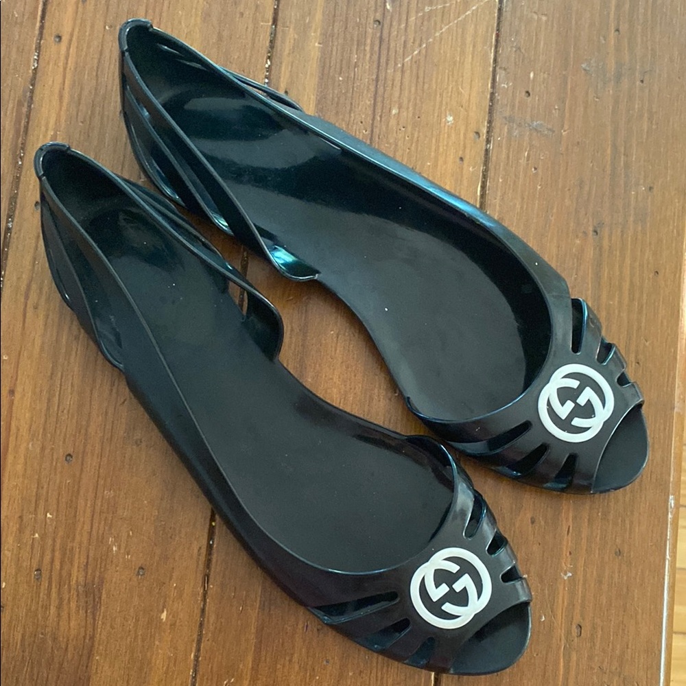 Gucci black white jelly rubber logo ballet flats